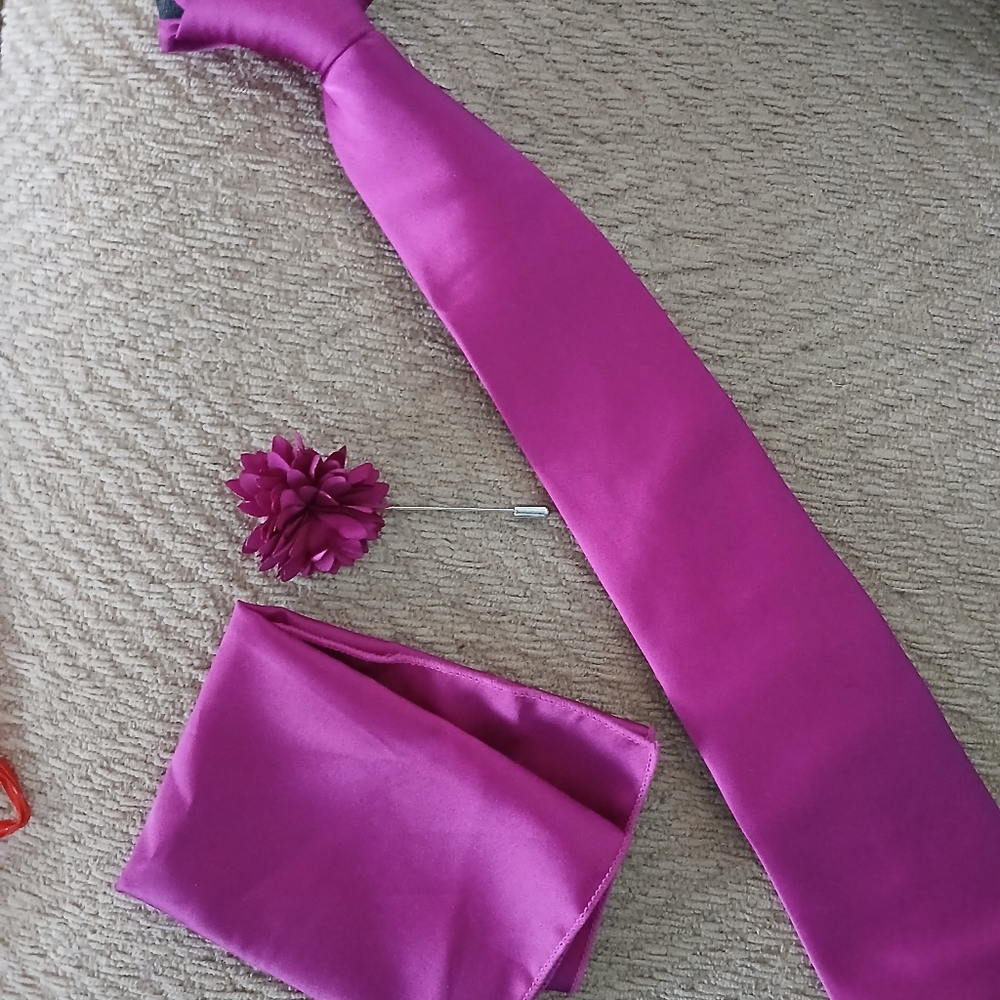 Tie and Pocket Square Set